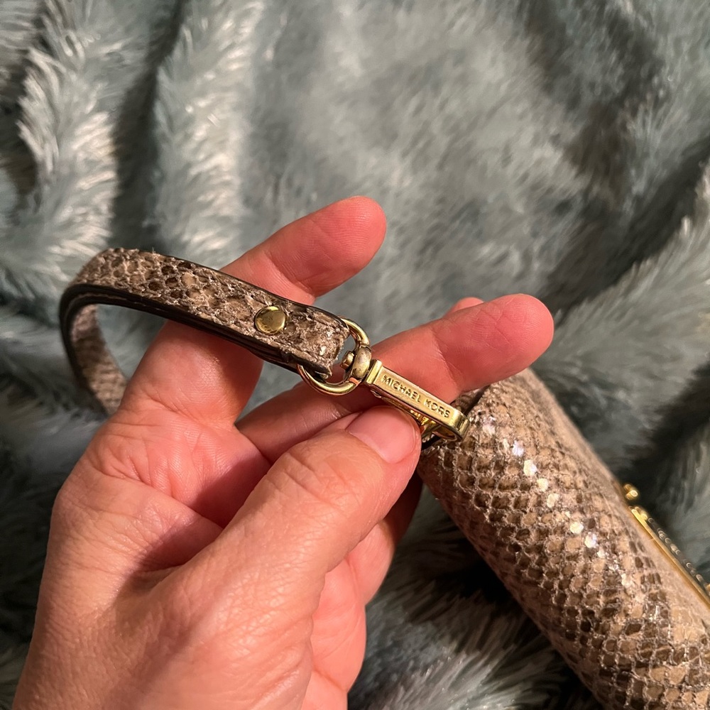 Micheal Kors, Beautiful snake skin look, wallet/ wristlet - Picture 7 of 9